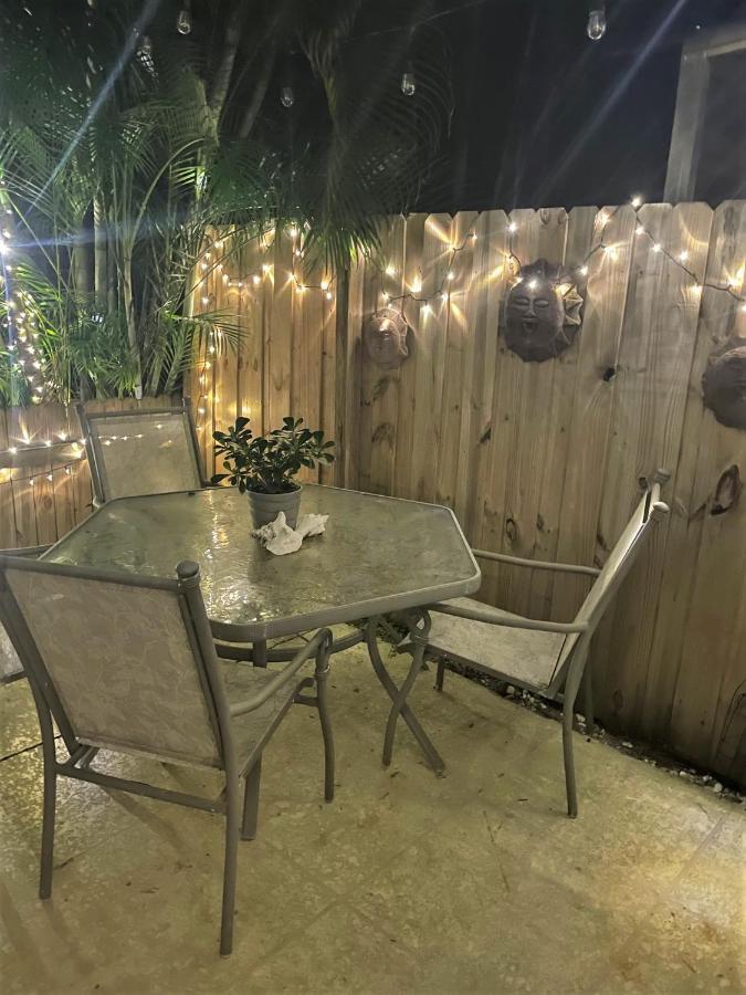 Coastal Townhome In Jupiter 1 Mile To Beach! Exterior photo