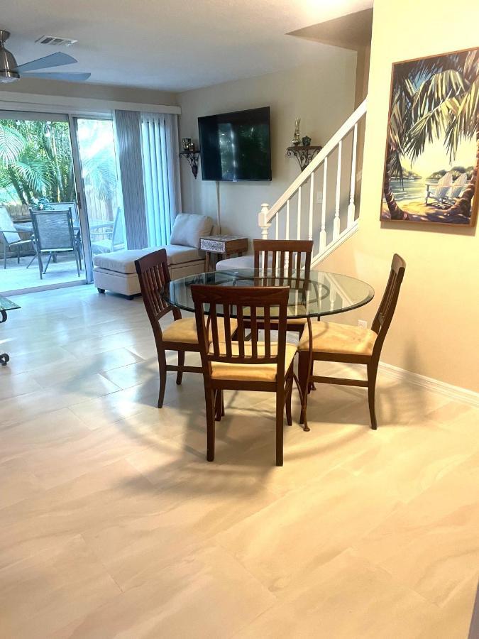 Coastal Townhome In Jupiter 1 Mile To Beach! Exterior photo
