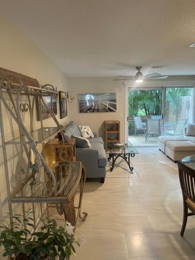 Coastal Townhome In Jupiter 1 Mile To Beach! Exterior photo