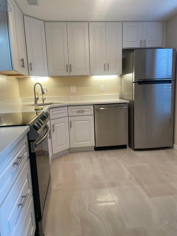 Coastal Townhome In Jupiter 1 Mile To Beach! Exterior photo