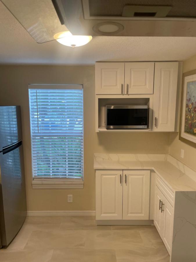 Coastal Townhome In Jupiter 1 Mile To Beach! Exterior photo