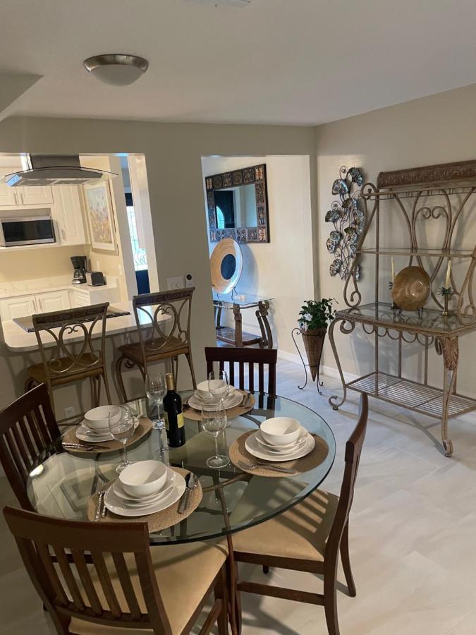 Coastal Townhome In Jupiter 1 Mile To Beach! Exterior photo