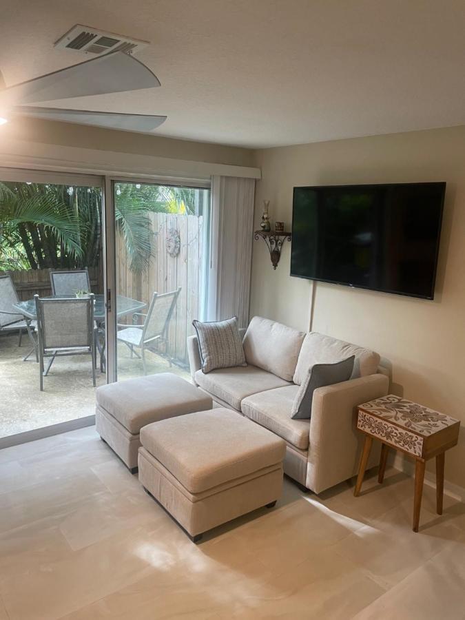 Coastal Townhome In Jupiter 1 Mile To Beach! Exterior photo