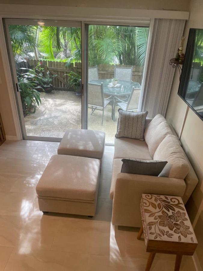 Coastal Townhome In Jupiter 1 Mile To Beach! Exterior photo