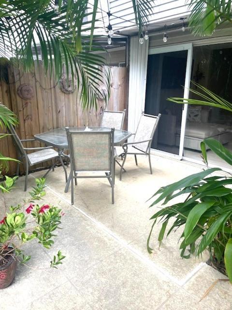 Coastal Townhome In Jupiter 1 Mile To Beach! Exterior photo